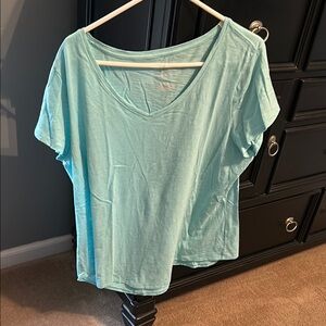 Sonoma Women's Light Blue V-Neck Everyday Tee Top